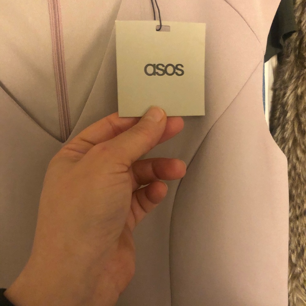 Woman’s dress - Picture 2 of 3